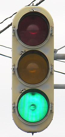 山形市浜崎の縦型信号機