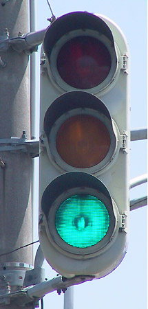 滝沢市巣子の縦型信号機