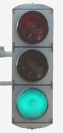 富山市布目の縦型信号機