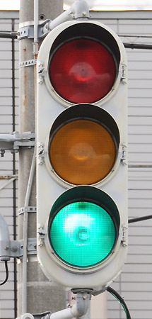 八戸市馬場町の縦型信号機