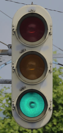 山形市長谷堂の縦型信号機