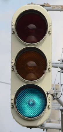 弘前市石川春仕内の縦型信号機