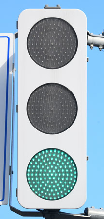 大田原市上石上の縦型信号機