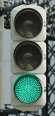 日光市小佐越の縦型信号機