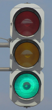 青森市安田稲森の縦型信号機