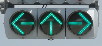 下野市下石橋の矢印信号機