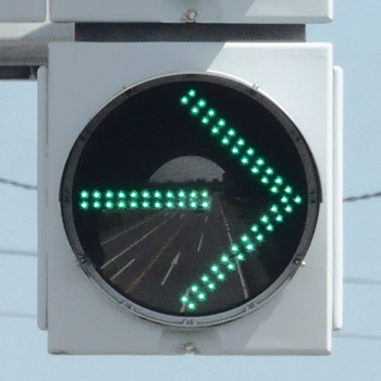 宇都宮市東浦町の矢印信号機