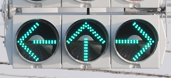 宇都宮市瓦谷町の矢印信号機