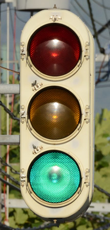 港町２丁目の縦型信号機