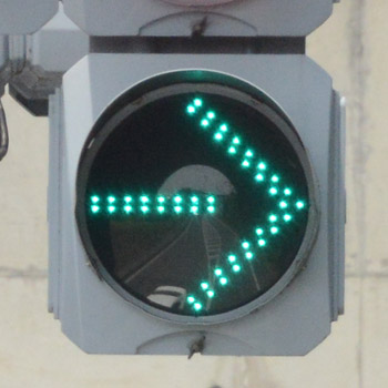宇都宮市石井町の矢印信号機